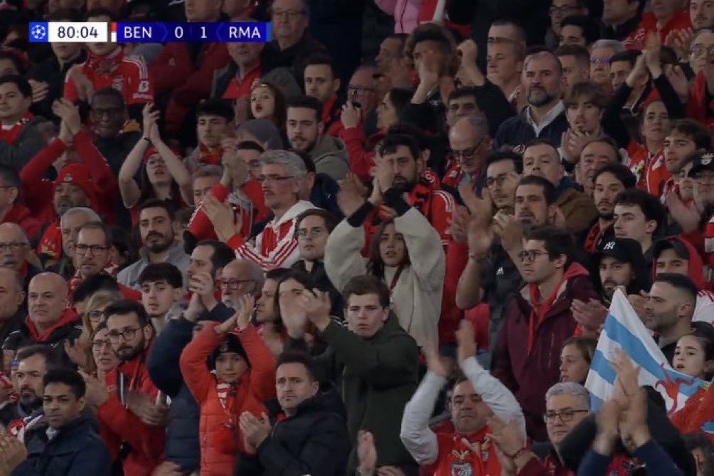 CentralDoBrega's tweet image. e o racista ainda saiu aplaudido pelo estádio todo

vai tomar no cu também essa torcida do Benfica

que nojo do caralho