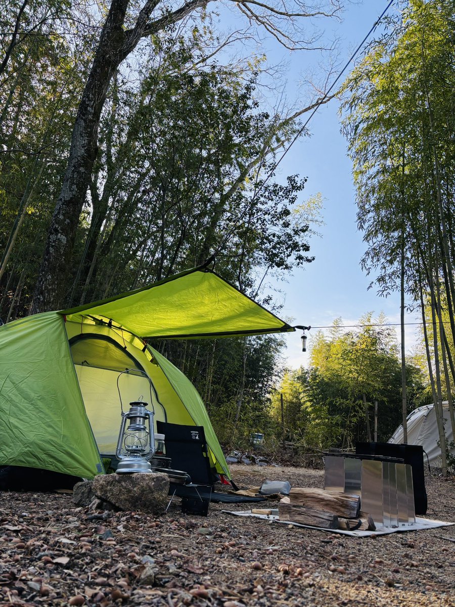 Wanchangdas's tweet photo. 先日、初の徒歩ソロキャンプに行って参りました⛺️

寝袋を小さいヤツを持ってしまう、耐熱グローブを獣に奪われる（多分）、料理作りすぎる等、ハプニングは沢山ありましたがソロ初としては上出来なのかな👍

ただ、トレーニーとしてはキャンプ飯は脂質多すぎなんよね笑

＃キャンプ
＃アウトドア https://t.co/bmmGFA6LYN