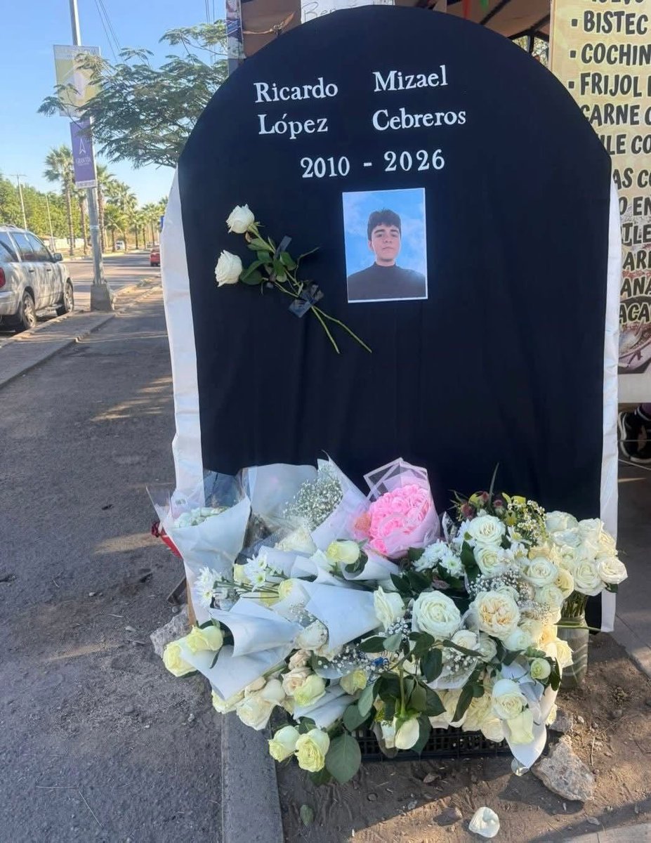 monicagarzag's tweet photo. Duro reclamo hacia el gobierno de la madre de Ricardo Mizael, joven de 16 años asesinado en Culiacán.
"Es desgarrador que la presidenta traiga a Salma Hayek, que el gobernador (Rubén Rocha Moya) le da más importancia al carnaval de Mazatlán" https://t.co/e0R19gFVEL https://t.co/m7Iq73HuJc