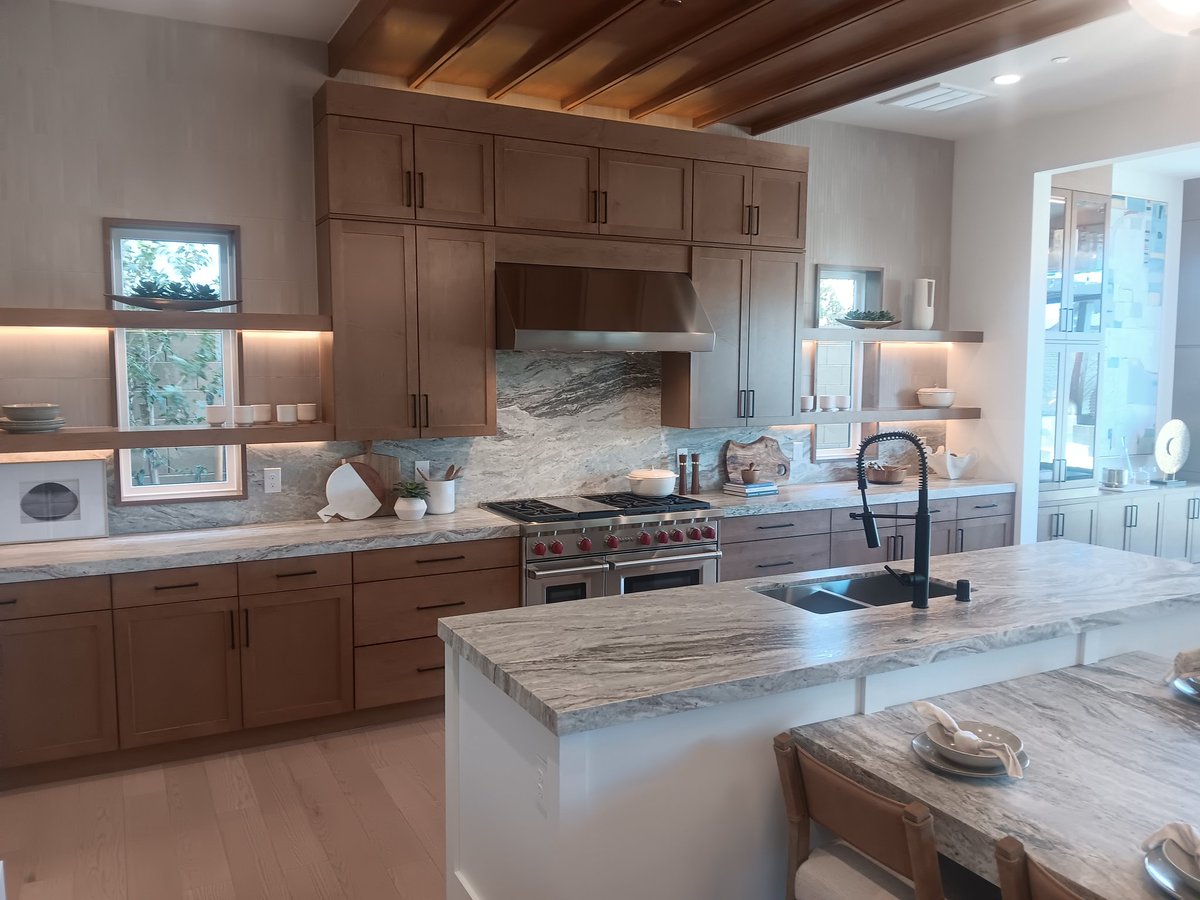 LVREALTORChronicles tweet media