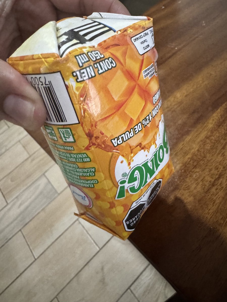 AlanKzanova's tweet photo. Revisen su lote. 

El producto presentaba señales claras de estar en mal estado al momento de abrirlo y consumirlo

No pido reembolso, solo investigación; también la consumen niños. Su respuesta de @PatoPascual1 fue deslindarse.
 @Profeco @COFEPRIS https://t.co/8Y622O6ME8