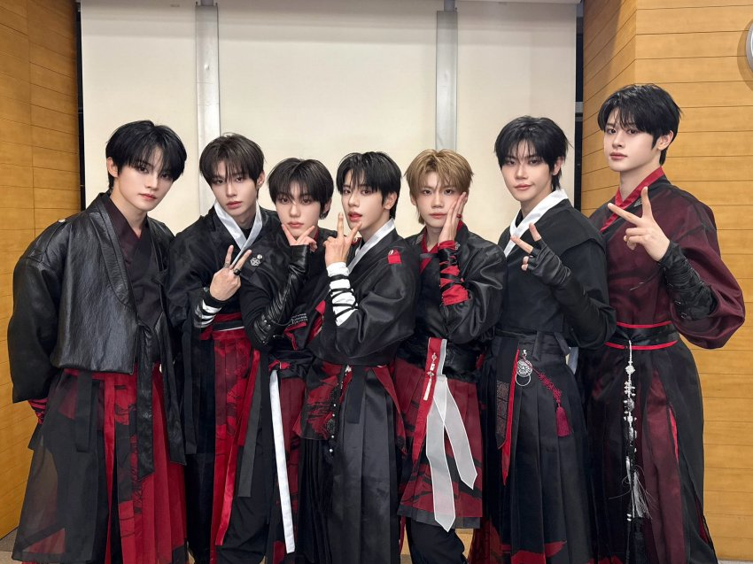 CLOSE YOUR EYES' Chinese member Ma Jing Xiang receives praises for wearing a Hanbok
tinyurl.com/d2kuu37k