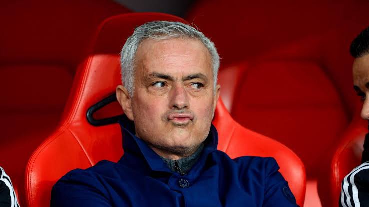 Jose sees red 

Accusatory point toward the referee 

Won’t be on the touchline at Bernabéu

Absolutely crazy scenes in this game

#UCL #ChampionsLeague2026 #RealMadrid #SLBRMCF