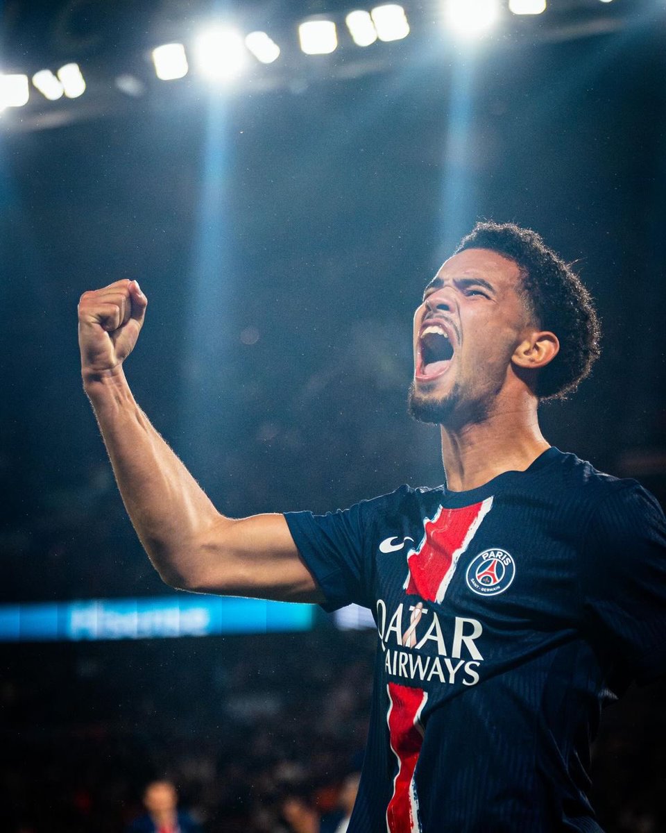 ®️❤️💙🇬🇦 tweet media