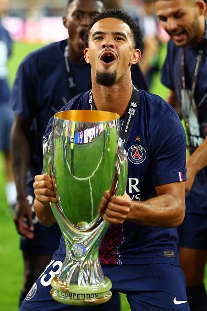 ®️❤️💙🇬🇦 tweet media