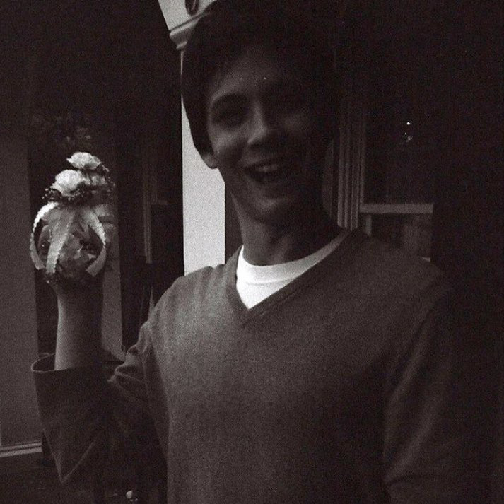 TheCinesthetic's tweet photo. The Perks of Being a Wallflower bts. https://t.co/GgTlVWyluE