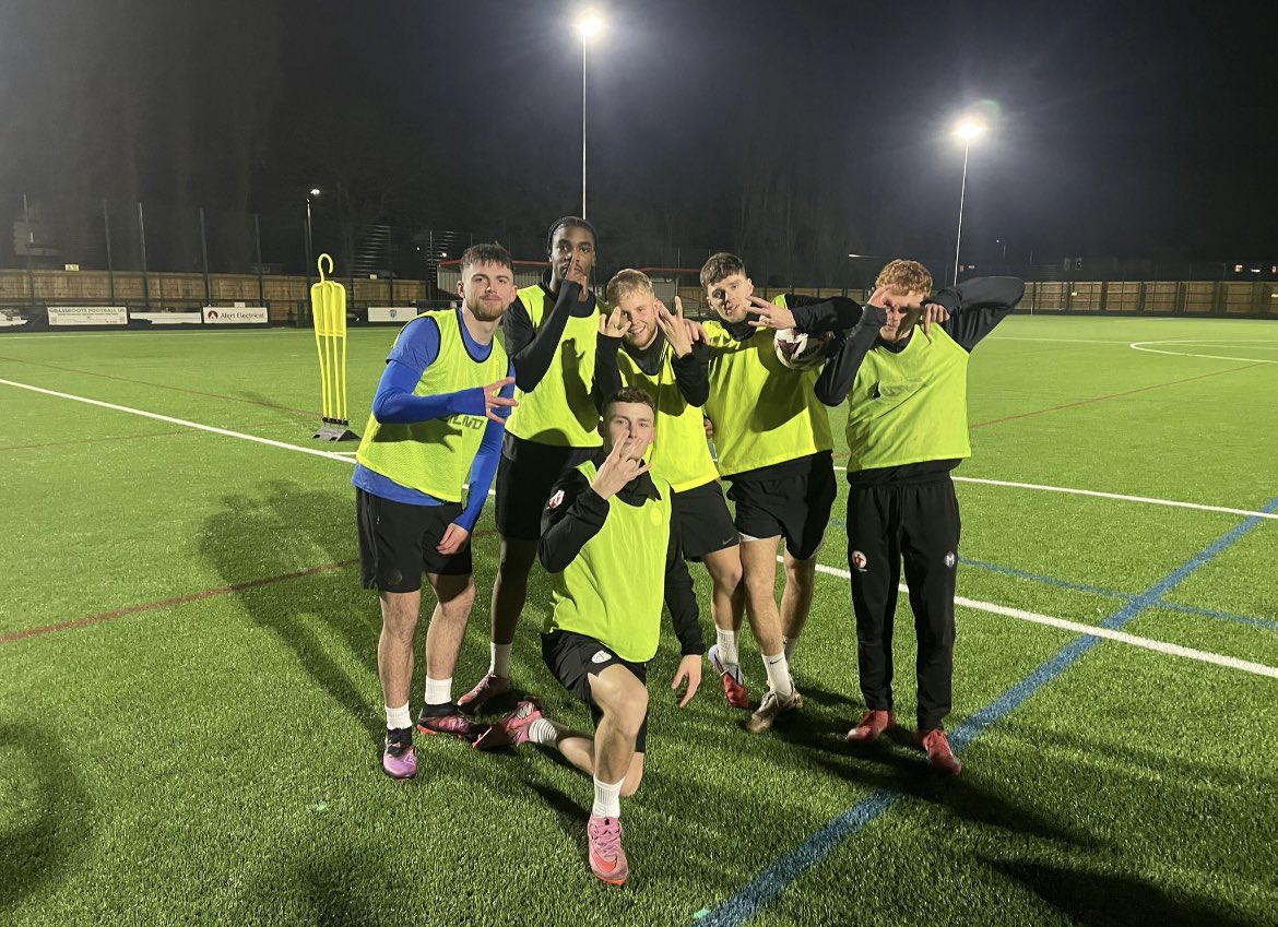 🥇The Winning Team🥇

Good run out for the lads tonight. Now all focus turns to Sleaford at home this Saturday 🔜 

Be sure to show your support as the Saxons try to extend our unbeaten run to 13💪🏻

🔴⚫️#upthestabbo⚫️🔴