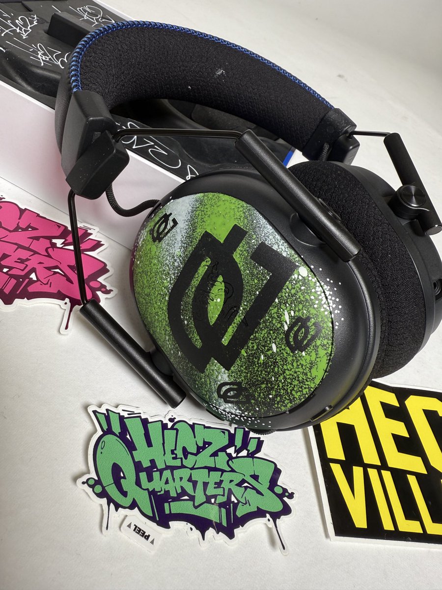 H3CZ's tweet image. Tonight at 7cst @Shotzzy and I are going live for my First whatnot of the year, putting art in peoples game rooms!

25 - HQZ invitational Replica Trophies
2   - Game worn Shotzzy Jerseys
1 - Halo Helmet 
4 - HECZ Miniwalls

&amp;amp; more!

whatnot.com/live/f178b3db-…