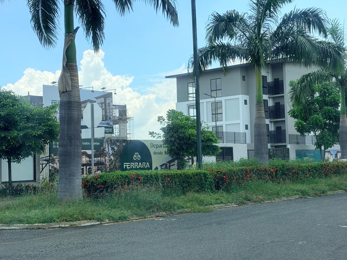 elymollejuo's tweet photo. @MuniSamborondon @juanjoseyunez se le olvidó al alcalde ciudad Celeste un abandono total  no le importa el descuido total. @elcomerciocom @el_telegrafo @teleamazonasec https://t.co/rEDHC5LNH2