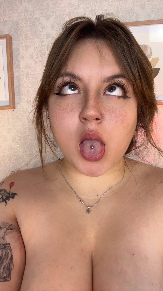 Better use my mouth 

#goth #face #girlcam #piercing #girl #happy #tongue #tattoos #bee