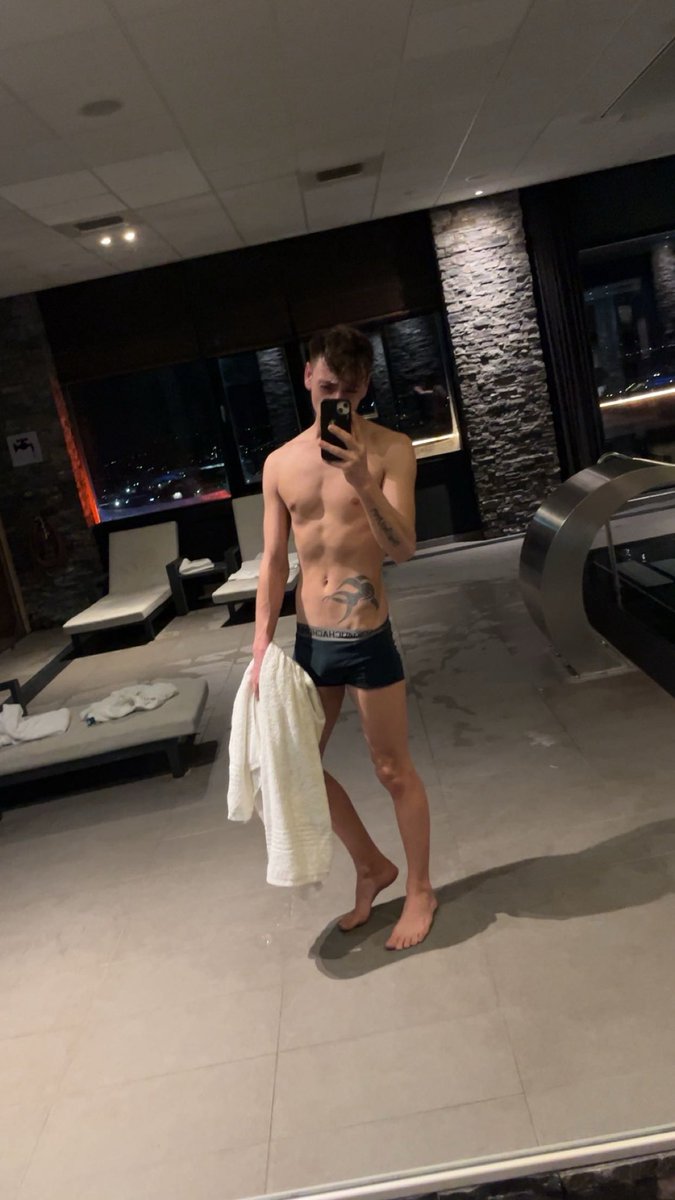 Julienmike9's tweet photo. Join me? 😈 https://t.co/7unWyS2DrR