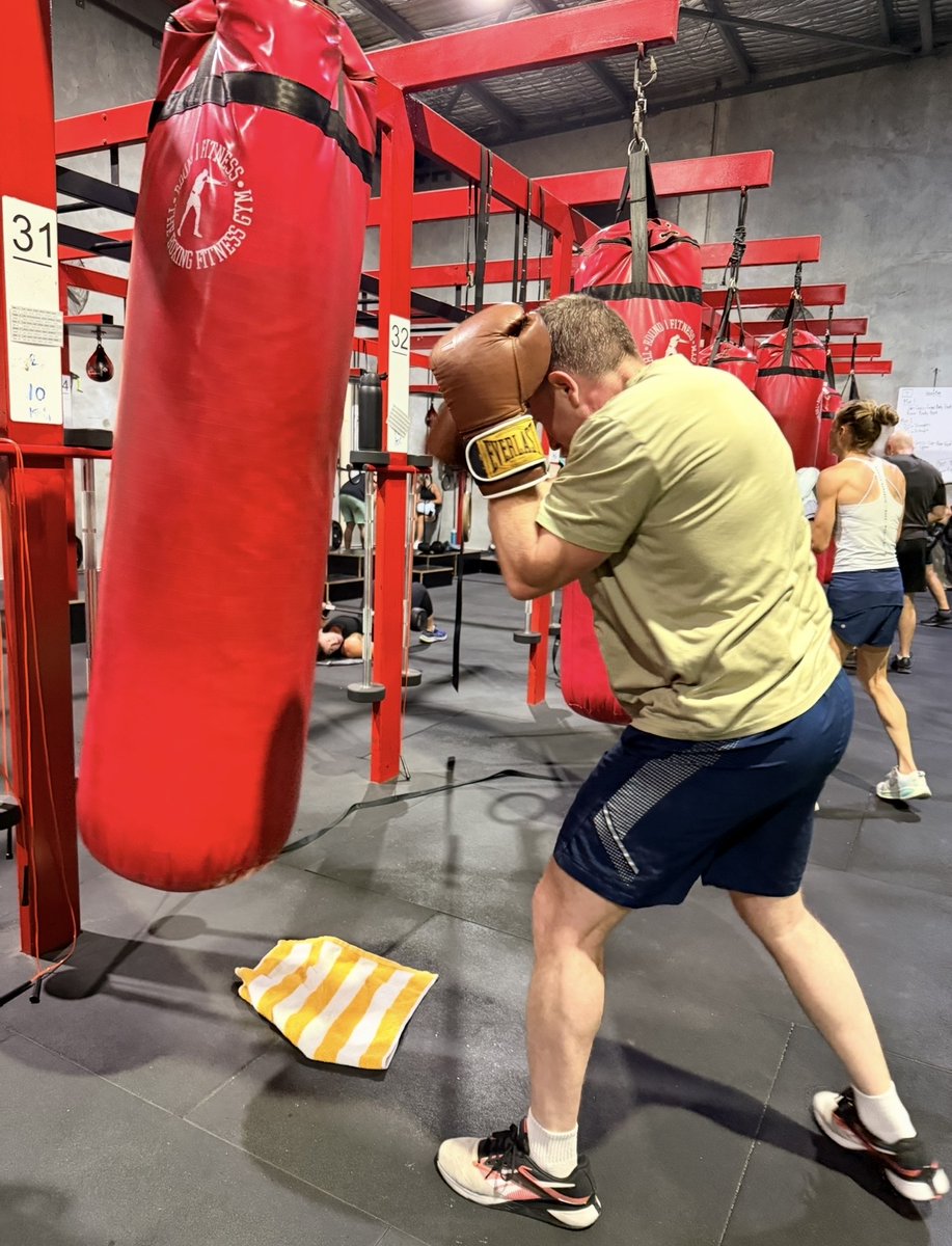 Stop overtraining &amp; start training smart 🥊
2–3 consistent, focused sessions beat random “more-is-better” weeks every time. Build skill, power &amp; confidence.

#Boxing #ConsistencyWins #Round1Fitness