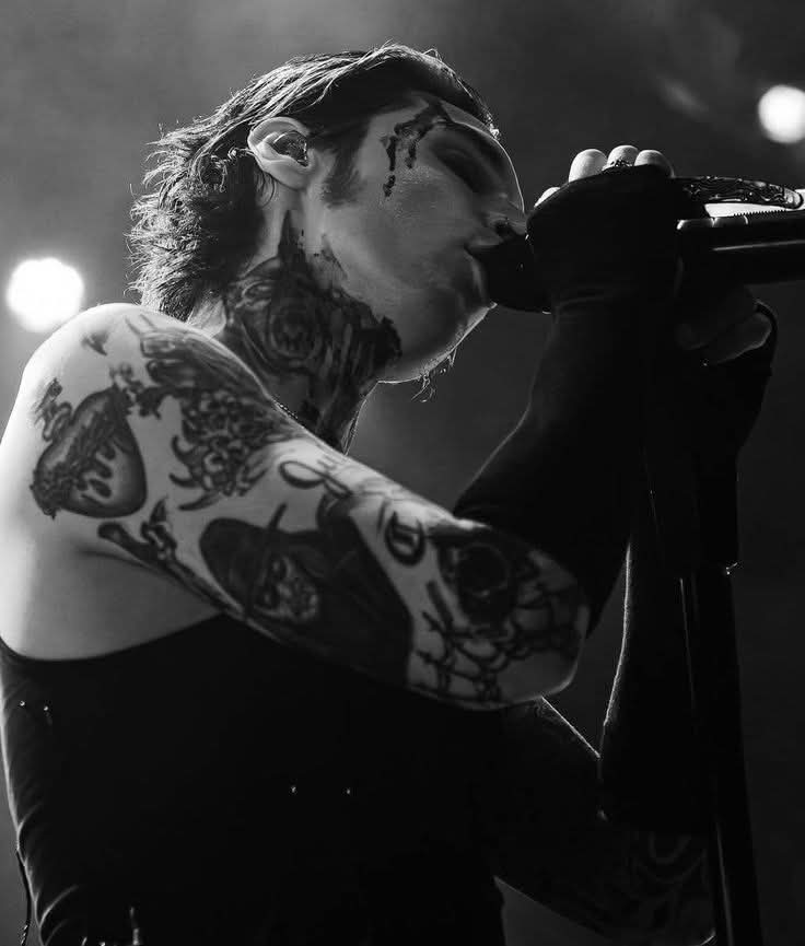 stargirlxo194's tweet image. Black veil brides music has really mentally Saved me so much. ♥️