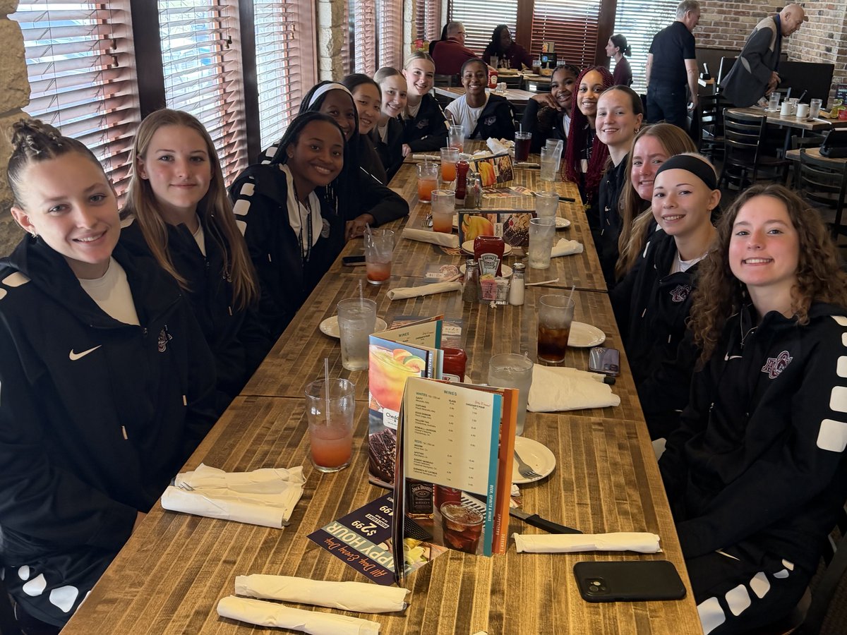 acmladytigerbb's tweet image. A team that eats together...wins together! Let's go take care of business!     ⁦@ConsolHS⁩ 
⁦@CSISDAthletics⁩ 
⁦@AMCHSTigerClub⁩ 
⁦@TXHSGBB⁩ 
#Lock-In 🏀🏀