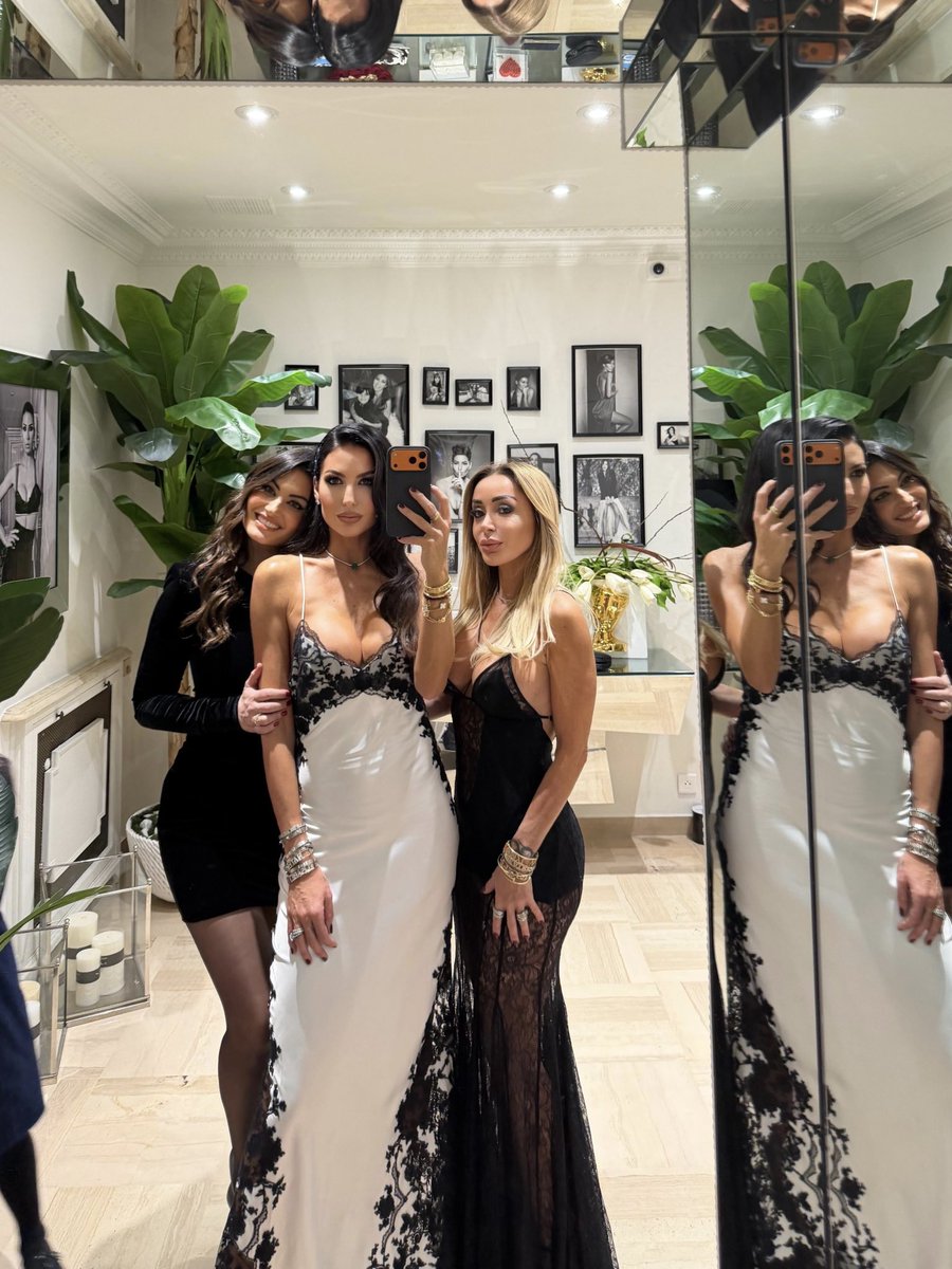 micaelaottomano's tweet photo. HB amica mia🎂💖🥂 #cipriani #montecarlo #eligregoraci https://t.co/IvLNlLQSVW