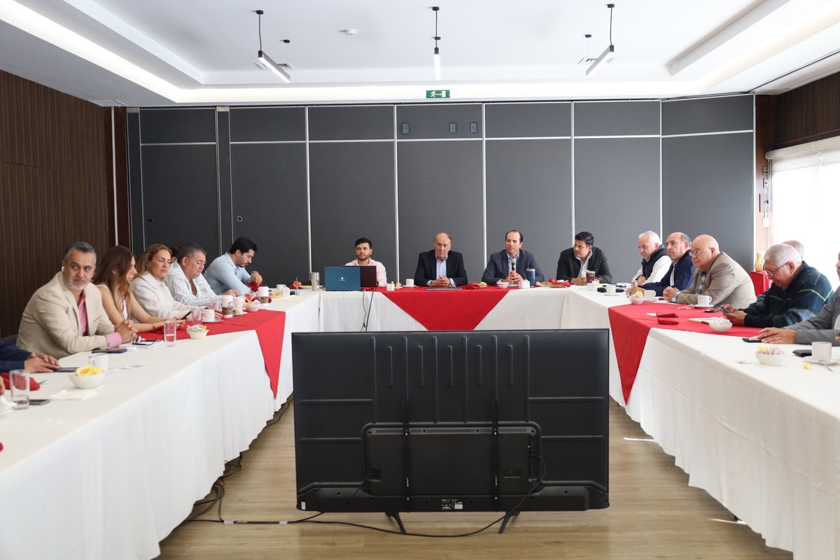 En la sesión de la Vicepresidencia de Infraestructura Hidráulica de hoy se abrió un espacio donde se permitió analizar perspectivas técnicas y reafirmar la importancia de planificar soluciones sostenibles que fortalezcan la seguridad hídrica de nuestra región.