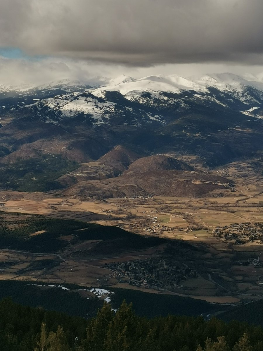 PolMtnezRosell's tweet photo. Preciosa tarda pujant la Tossa de Das, ara si, amb aires primaverals, i baixada amb neu pols a la Coma Pregona #skimo #Cerdanya #masella @geamreus @cegesqui @meteocadi bona manera d'acabar el Carnestoltes! https://t.co/KBSJI3qXjq