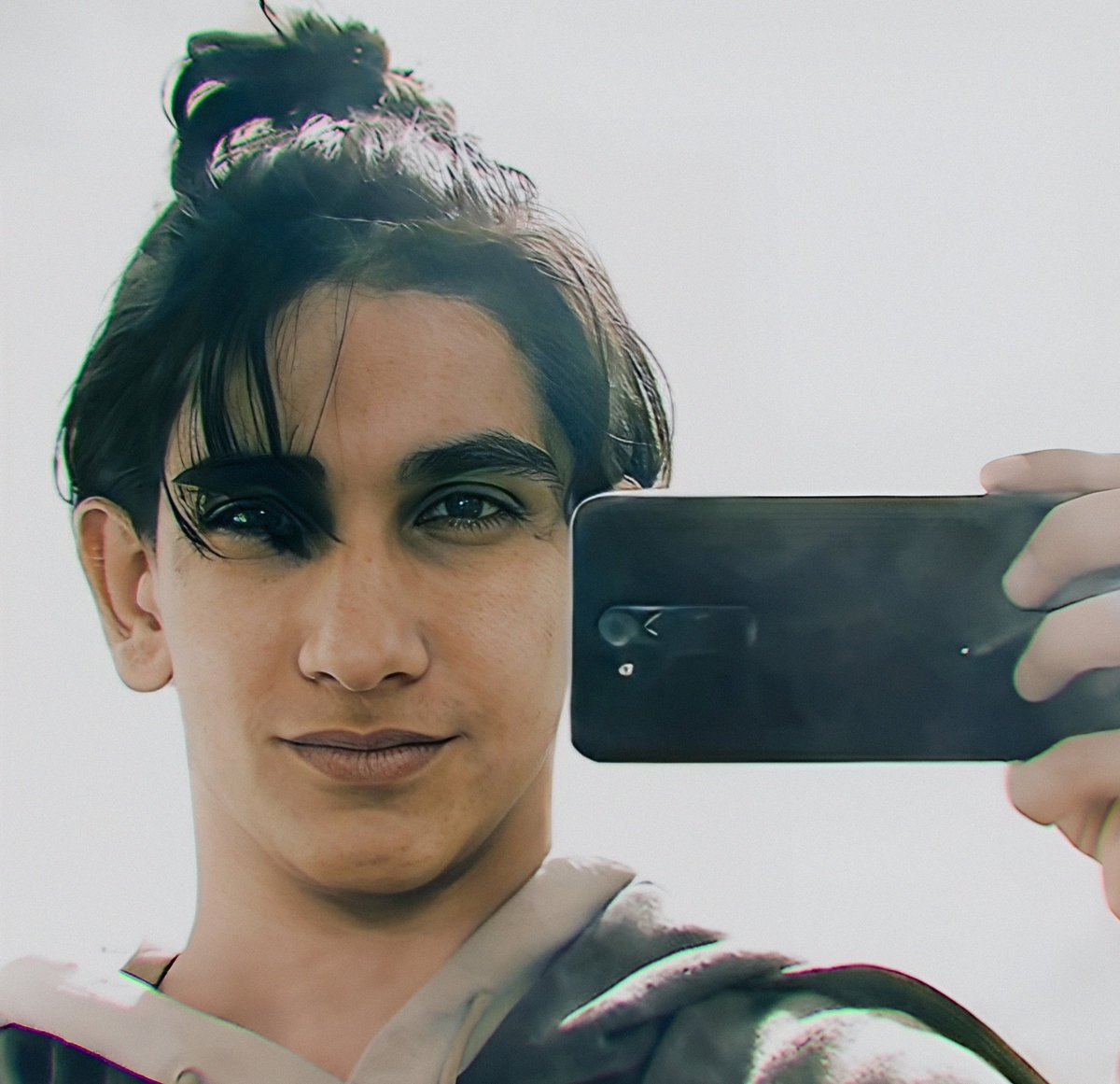 L O G Λ Я tweet media