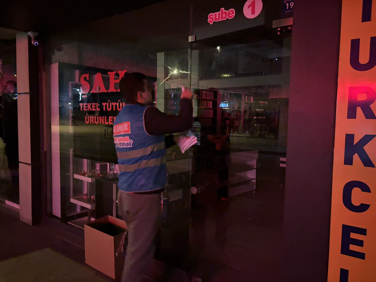 İl Başkanımız Mustafa Çağlayan’ın katılımlarıyla gerçekleştirdiğimiz “Sabahınız Hayrolsun, İlk Kahveniz Bizden Olsun,Ramazanınız Mübarek Olsun”programı kapsamında, şehrimizin Soğuksu mevkiinde sabah kepenk açacak 100 esnafımıza kahve ve çikolata ikramlarımızı geceden iş yerlerine