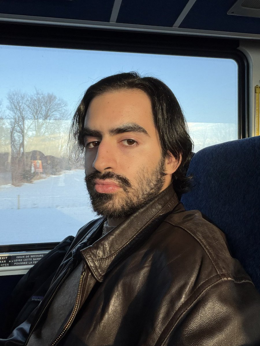 feeIcompIete's tweet image. posting this even though I hate the way that side of my hair looks idgaf anymore #THISISME