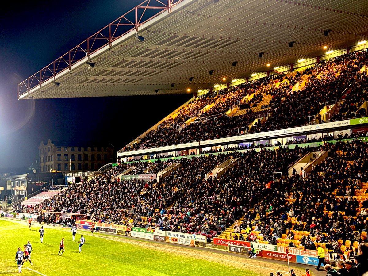 ßen (P) tweet media