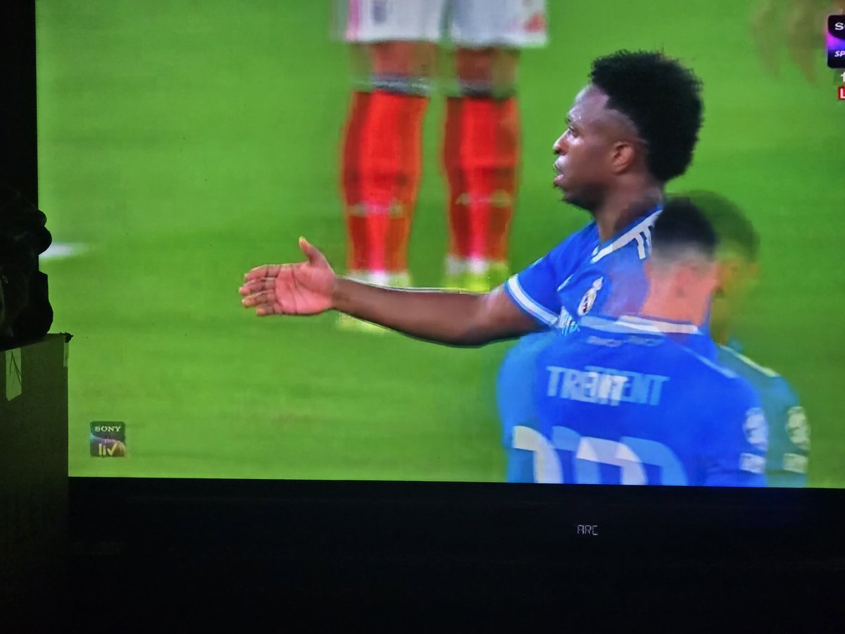 CricUniverse7's tweet photo. #RealMadrid WON THE FIRST LEG AGAINST #BENFICA IN THE #ChampionsLeague2026 by 1 - 0 at #LISBON
VINICIUS JR. 50'
#ChampionsLeague2026 #BENRMA #MONPSG #DORATA #T20WorldCup #BBMzanziS6 #BTS_ARIRANG https://t.co/INPm5eKLRF