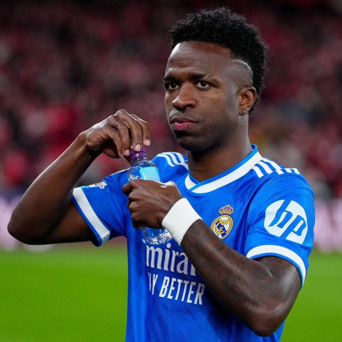 El futbolista más perseguido, junto a Cristiano Ronaldo, de la historia del fútbol.

Por el mismo motivo. Ser el mejor jugador del mundo, el dominador de la Champions con puño de hierro, y jugar en el Real Madrid.

Todo mi apoyo y mi fuerza para Vinícius Junior. Siempre contigo.