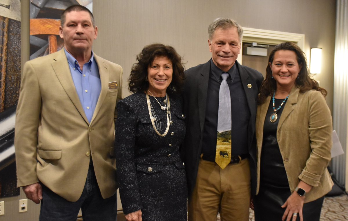 Governor Mark Gordon tweet media