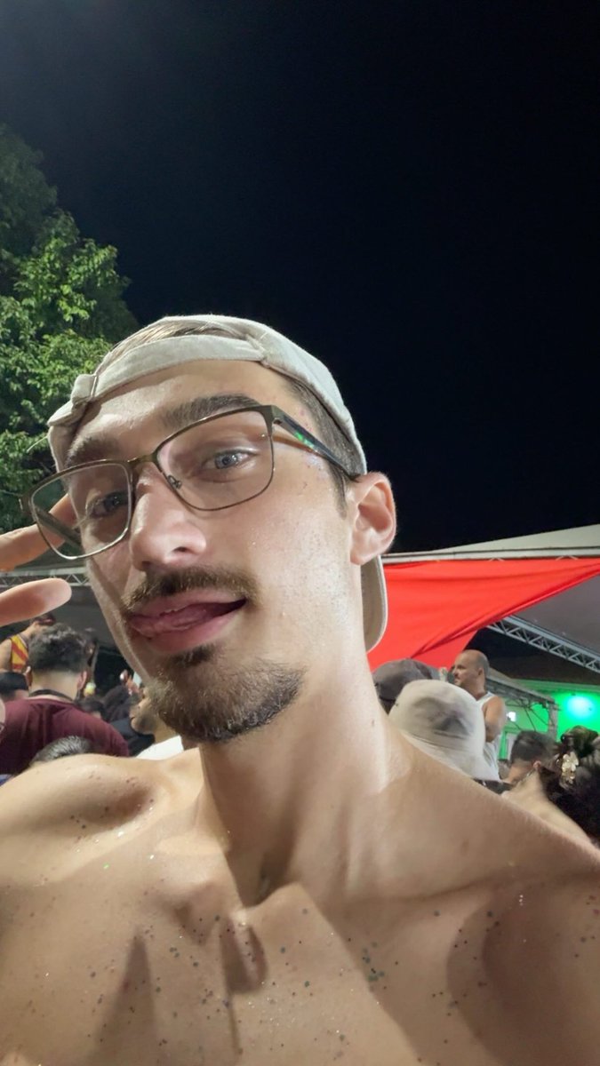 Venerrs's tweet photo. De dia de um jeito / de noite de outro https://t.co/QmXYYqdstK