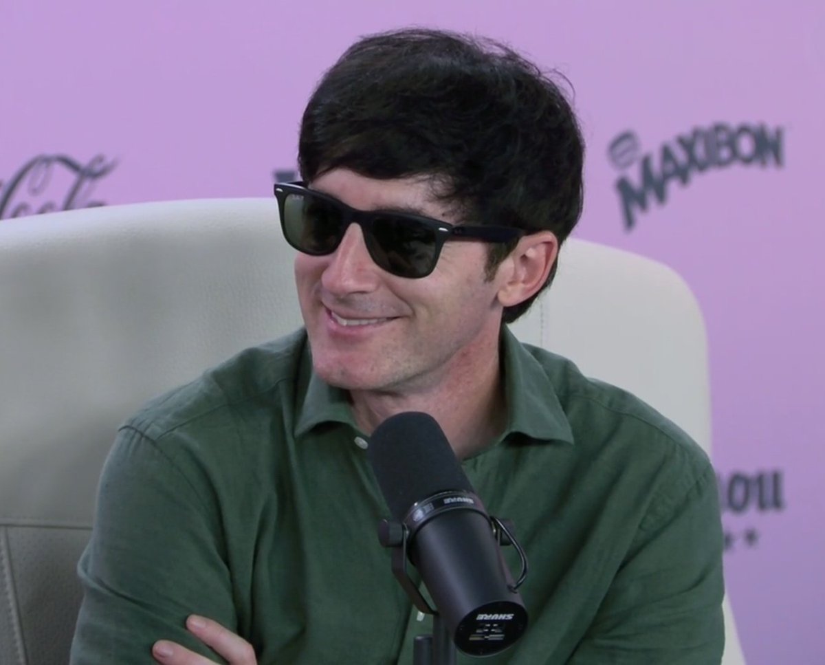 Qué grande que sos Luzu estoy re orgullosa de vos amigo sos re fachero y la tenes re grande además sos alto pibe y tenes a todos atrás. No dejes que nadie te tire para abajo, hay un arriba y vos estas en la cima, nada un beso enorme y un abrazo a la familia, cuídate.

<3