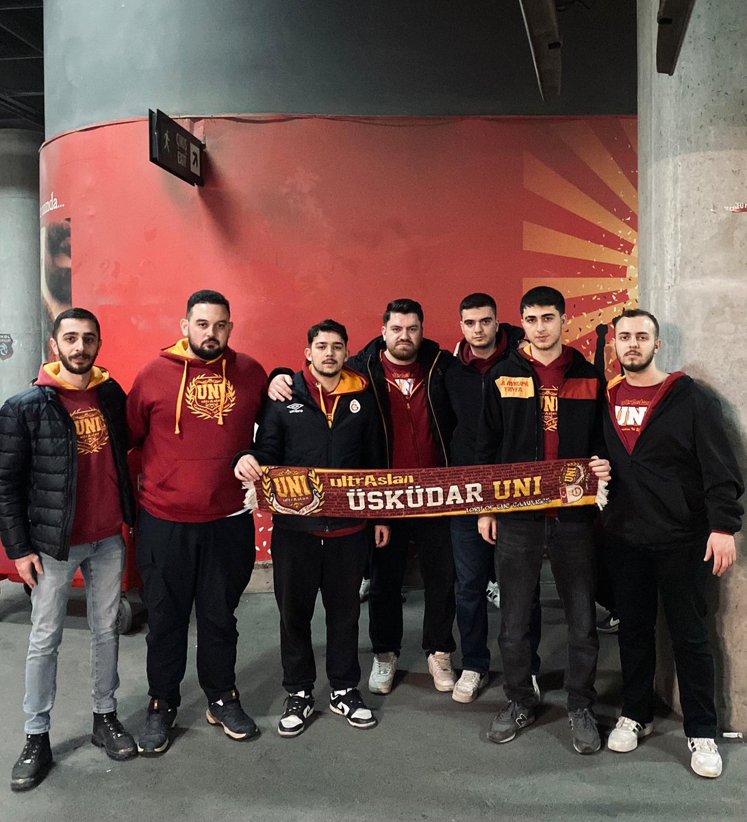 uAUNIUskudar's tweet photo. WE ARE THE BEST GALATASARAY!

Galatasaray’ımızı Juventus karşısında yalnız bırakmadık.

#uAUNIÜsküdar #ultrAslanUNI https://t.co/jTe3xUCwgW