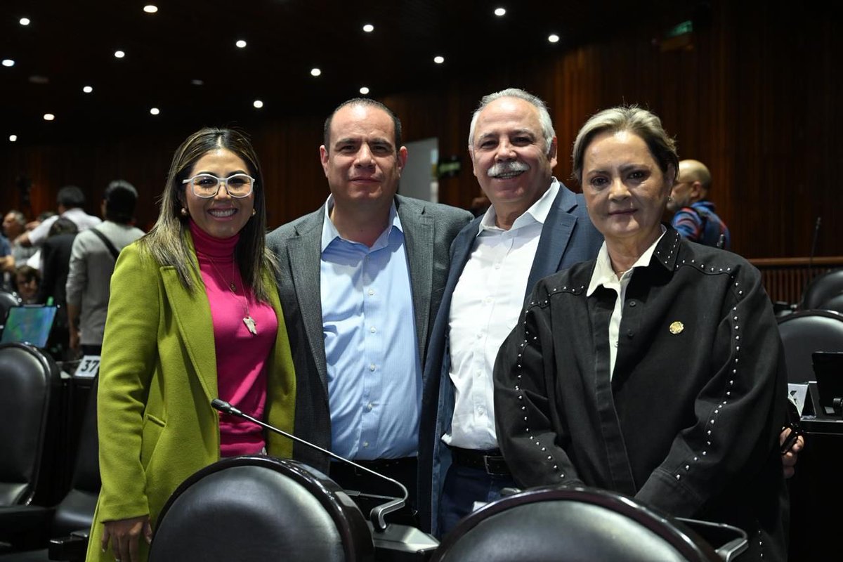 Mientras #Morena divide, <a href="/AccionNacional/">Acción Nacional</a> propone y construye.

Se aprobaron 3 iniciativas de <a href="/diputadospan/">Diputados PAN</a> que sí cambian la vida real de las personas. No son discursos ni promesas: son leyes para proteger, cuidar y prevenir.

✔️ Educación sin discriminación
✔️ Castigo firme al