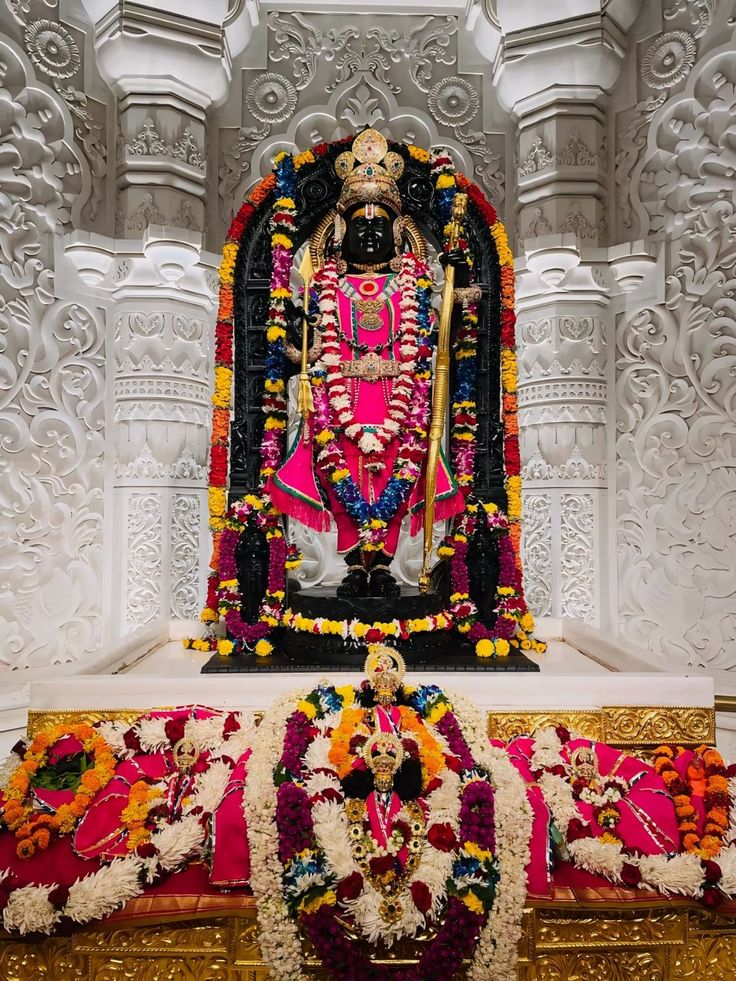 RamJanmbumi's tweet photo. ब्रह्मांड के सबसे सुंदर रूप चरणों में वंदना और हृदय में प्रभु का नाम 
जय श्री राम https://t.co/155jLOoGX3