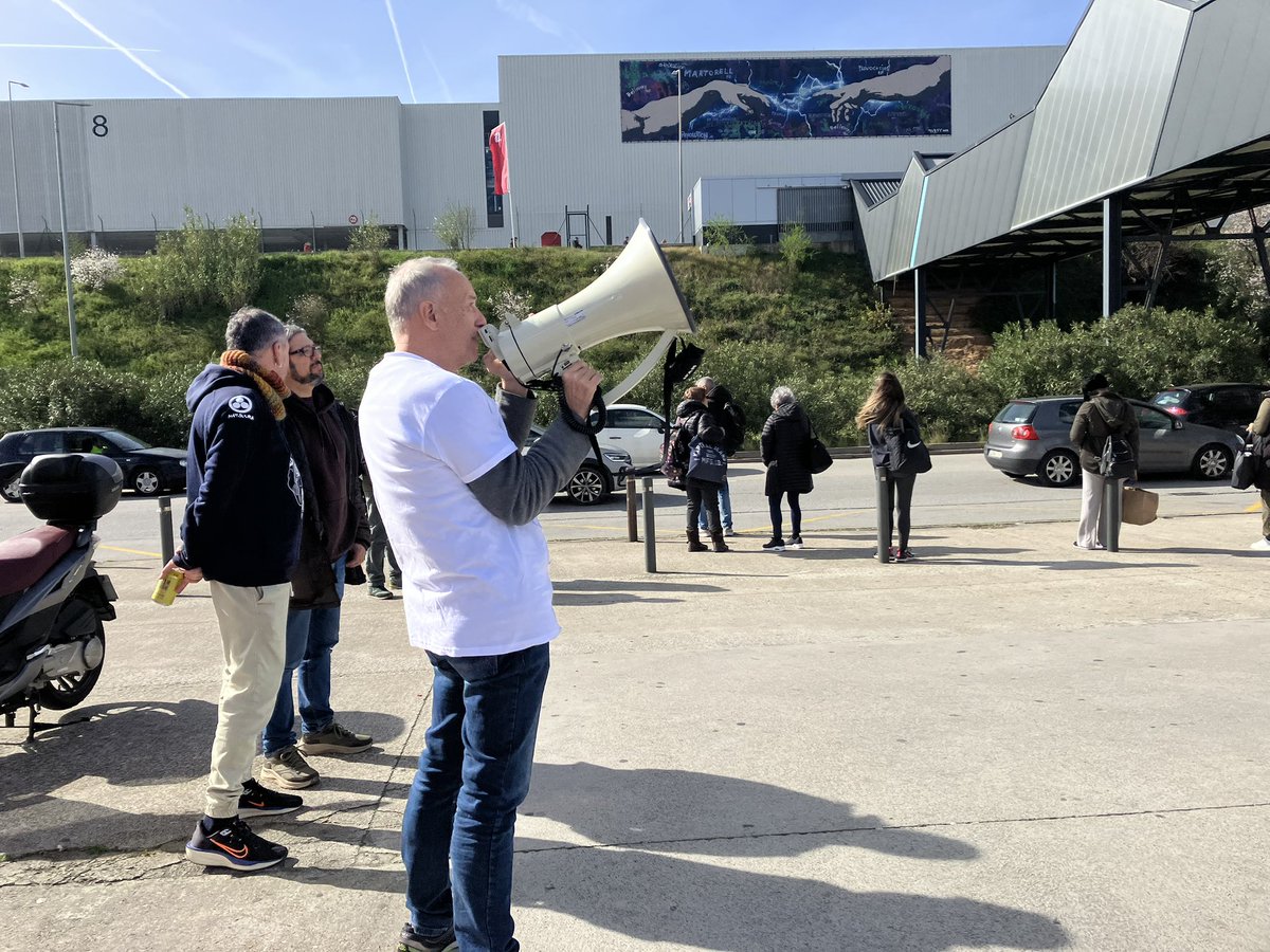Dilluns vam fer piquet a la SEAT en solidaritat amb Akzonobel ✊🏼✊🏼✊🏼