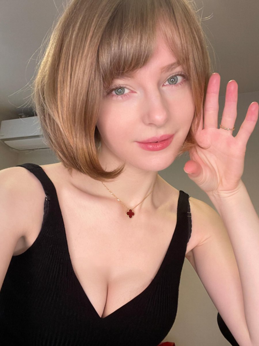 Uravity98114's tweet photo. To clarify, Ella freya was the face, PeachMilky was the body.. Both together make ashley graham https://t.co/32JDQj3Teo