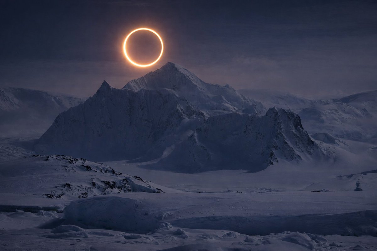 A 'ring of fire' just appeared in the sky in its stunning peak phase captured over Antarctica...

📸: ALEJANDRO PAGNI