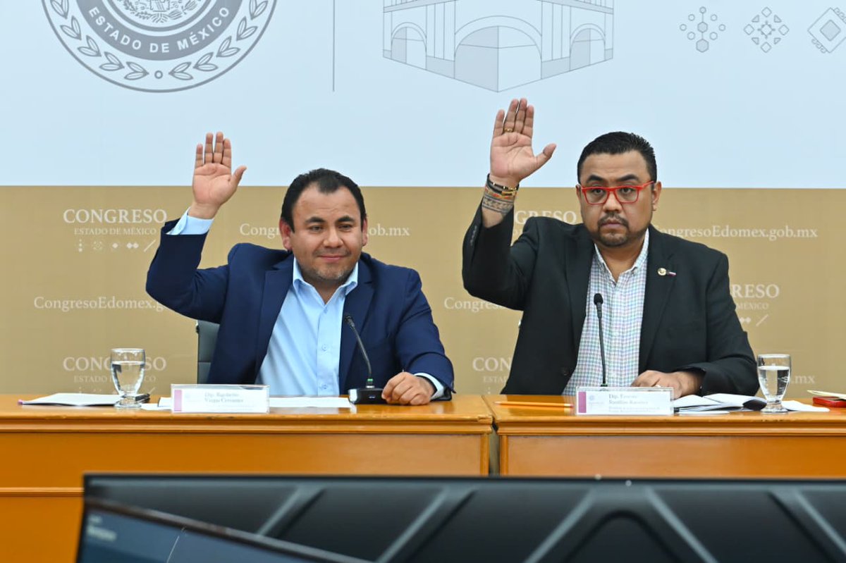 CongresoEdomex's tweet photo. La comisión aprobó la iniciativa presentada por el Dip. Rigoberto Vargas Cervantes (GP #morena) con el objetivo de reconocer de manera expresa la autonomía sindical como principio rector del derecho colectivo del trabajo en el servicio público estatal y municipal.

➡️Esta reforma busca prohibir cualquier forma de injerencia por parte de autoridades en la organización interna, funcionamiento y toma de decisiones de los sindicatos. Asimismo, establece sanciones claras y específicas para quienes incurran en estas conductas, fortaleciendo así el marco de legalidad y respeto a la libertad sindical.

La propuesta contempla modificaciones a la Ley del Trabajo de los Servidores Públicos del Estado y Municipios, así como a la Ley de Responsabilidades Administrativas del Estado de México y Municipios.