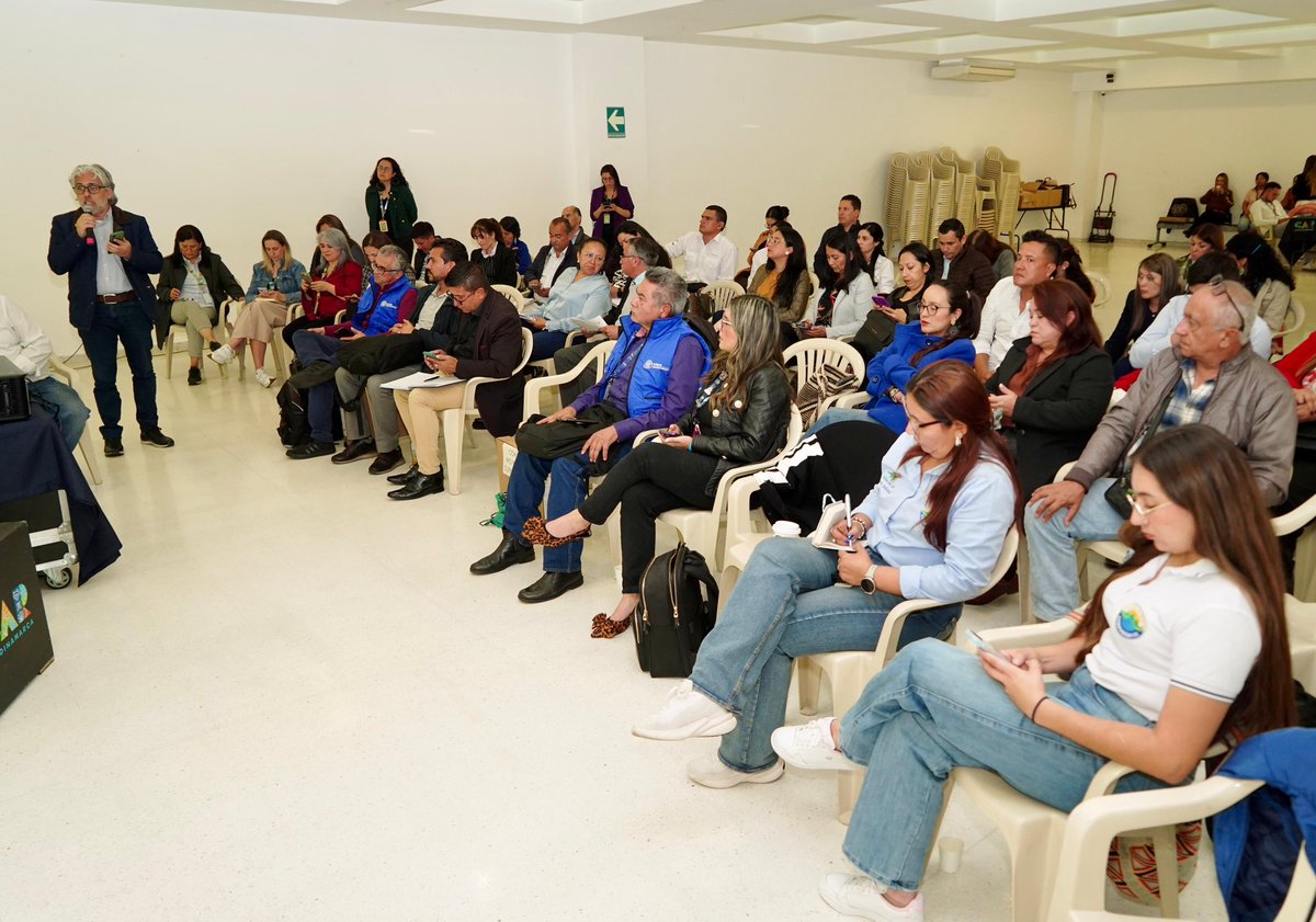 CAR_Cundi's tweet photo. Unidos por el agua y la participación ambiental 💧🌿

Fortalecemos nuestro compromiso y el trabajo articulado con los consejeros de cuenca, corporaciones hermanas y gobernaciones 🤝 para consolidar estrategias de participación y gestión ambiental en el territorio. https://t.co/0kYRh4WCuf