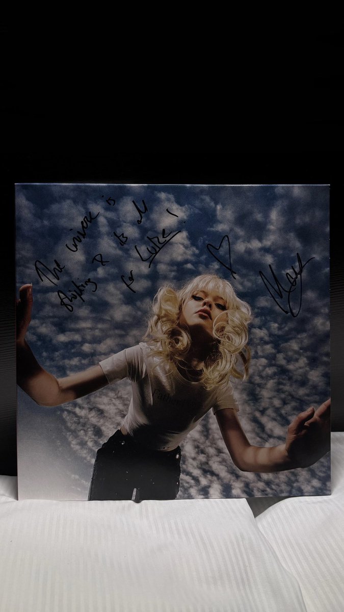 hskluke's tweet photo. i saw maisie in a bookshop today πΌπ₯Ή β she sang some songs, talked about the album and her music, signed my tgw vinyl and we did a polaroid together π best random tuesday evening ever π±π€ #maisiepeters #florescence #beforethebloom @maisiehpeters https://t.co/6kVo08hfmD