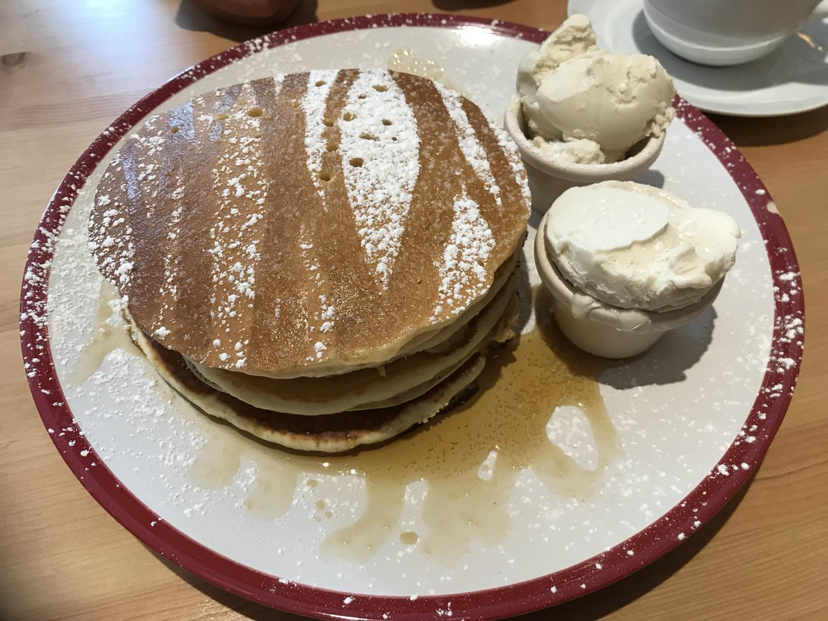 graysing's tweet image. Dear friends it has been a pleasure seeing your posts and photos today. Sleep well 😴
A memorable part of the day was my grandson dissolving into giggles each time his dad tossed a pancake…😂
#ShroveTuesday #pancakes #makingmemories