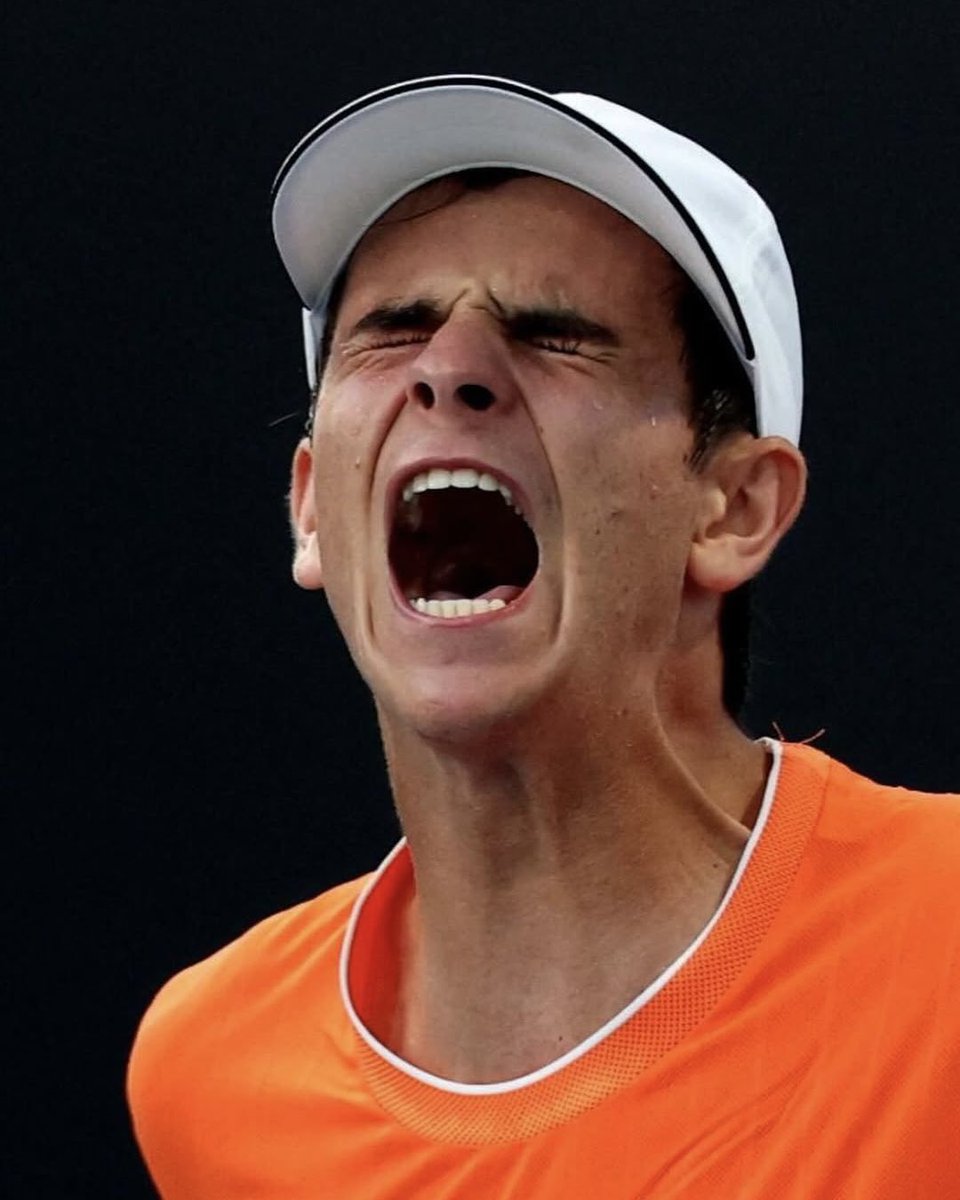 RFETenis's tweet photo. 𝑼𝒏 𝒕𝒊𝒃𝒖𝒓𝒐́𝒏 𝒑𝒐𝒓 𝑫𝒆𝒍𝒓𝒂𝒚 𝑩𝒆𝒂𝒄𝒉 🦈

Jódar se lleva la primera victoria en el #ATP 250 de Florida luciéndose ante el local Quinn por 6-2 6-3

¡Enorme, Rafa! 🧡

👀🔜 Taylor Fritz 

📸 Rafa Jódar | #DBOpen https://t.co/oKQVKAcmh3