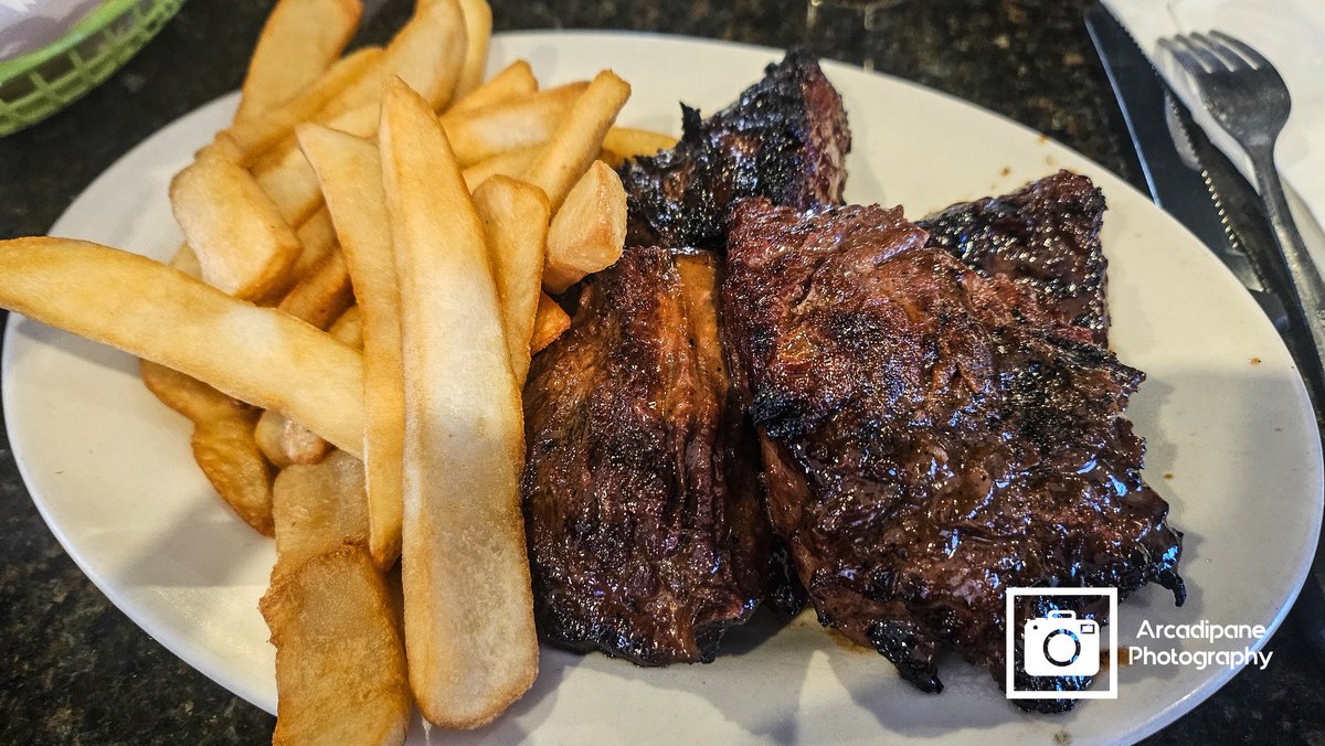 IrishEyesPhoto1's tweet image. @Champions01960 ok so I've had Newbridge and these steak tips are slightly better and much bigger!! Fantastic! @MarcHurBoston @DavidJLieb @SurfSkiWeather @PhantomGourmet @WickedBitesTV @DiningPlaybook @northshoremag @GuyFieri @andrewzimmern #steaktips