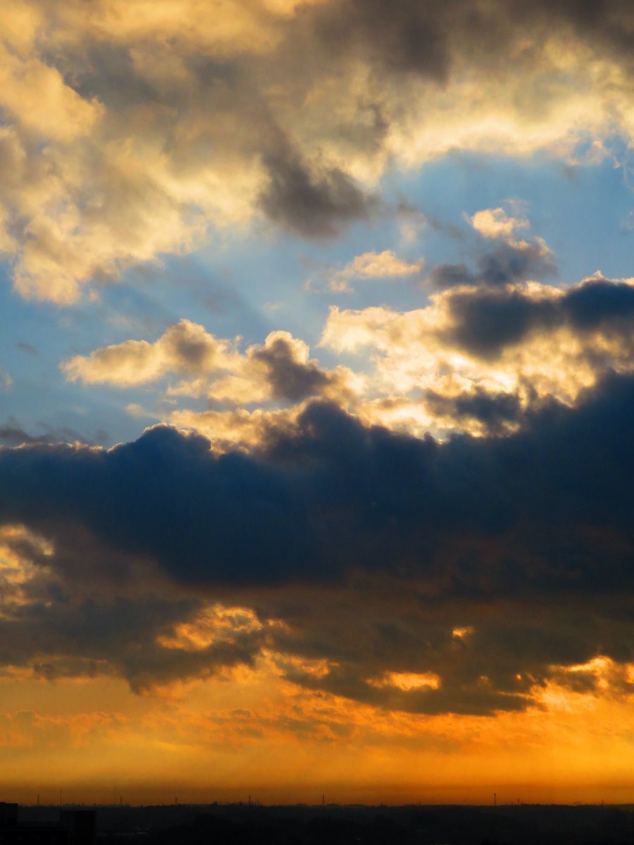 1日のはじまりの空。