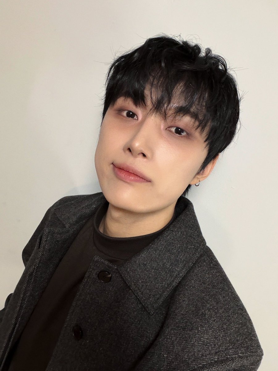 OmegaX_members's tweet photo. [#OX]

Warsaw !!! 꿈같은 순간을 만들어 줘서 고마워!
오늘 온라인으로 함께해 준 포애기도 고마워!

#OMEGA_X #오메가엑스
#재한 #JAEHAN https://t.co/U1hswcKLdF