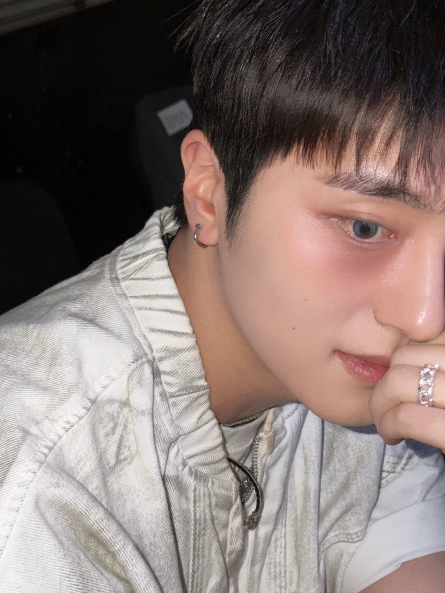 OmegaX_members's tweet photo. [#OX]

재미있었어 폴란드🇵🇱❤️

#OMEGA_X #오메가엑스
#세빈 #SEBIN https://t.co/mUibYbUzUf
