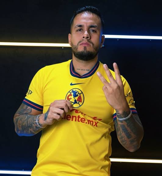 <a href="/mikemaquinadel/">Mike Maquina del Mal</a> "El cabron mide 1.60 parece asaltante y toda las se pone verguero que no mame!"