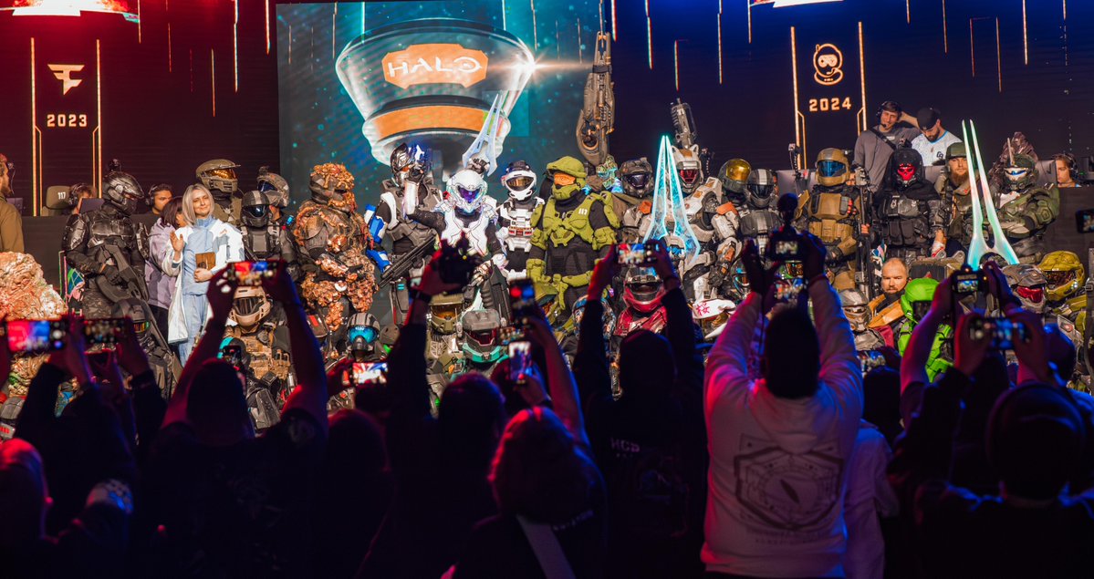 #HaloFest is calling 📲
 
Grab your tickets and join us for the ultimate Halo celebration! #Halo25Together 

🎟️ aka.ms/HaloFest