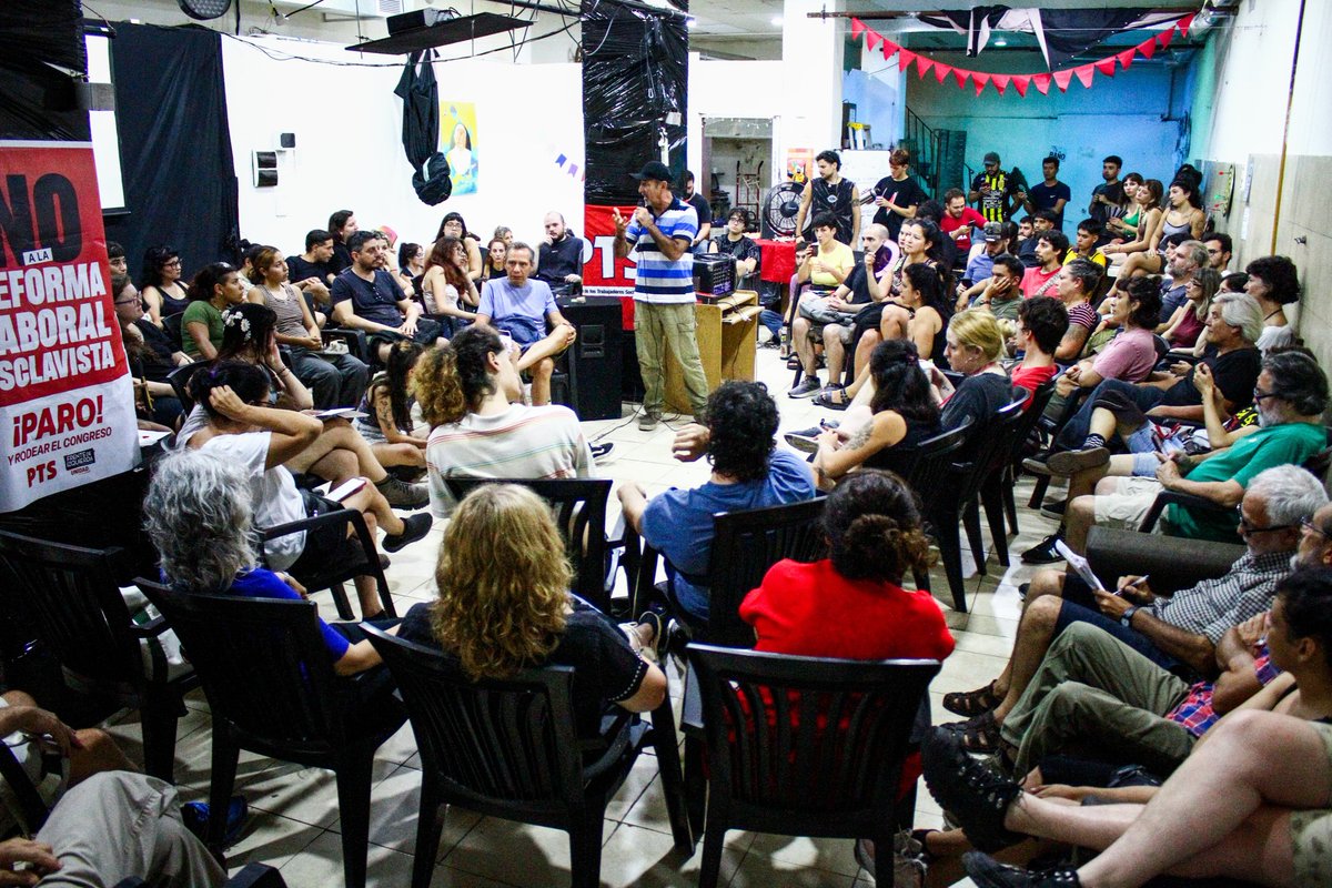 fsaracho2014's tweet photo. Muy buena asamblea abierta impulsada por el @PTSarg en Almagro con trabajador@s de telecomunicaciones, subte, docentes, estudiantes universitarios y terciarios preparando el PARO ACTIVO contra la reforma laboral ! https://t.co/wthQkRMp2R