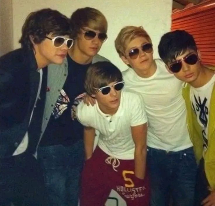 swift4lando's tweet image. holiii soy cata (23/arg) sigo a los chicos desde 2011 porque me enamore de harry en una revista tu que ví en un kiosco 
mi álbum fav es midnights memories y staneo a harry, louis y niall como solitas (por suerte ví a todos)

#integraciondirectioner #onedirection @thrndirectioner