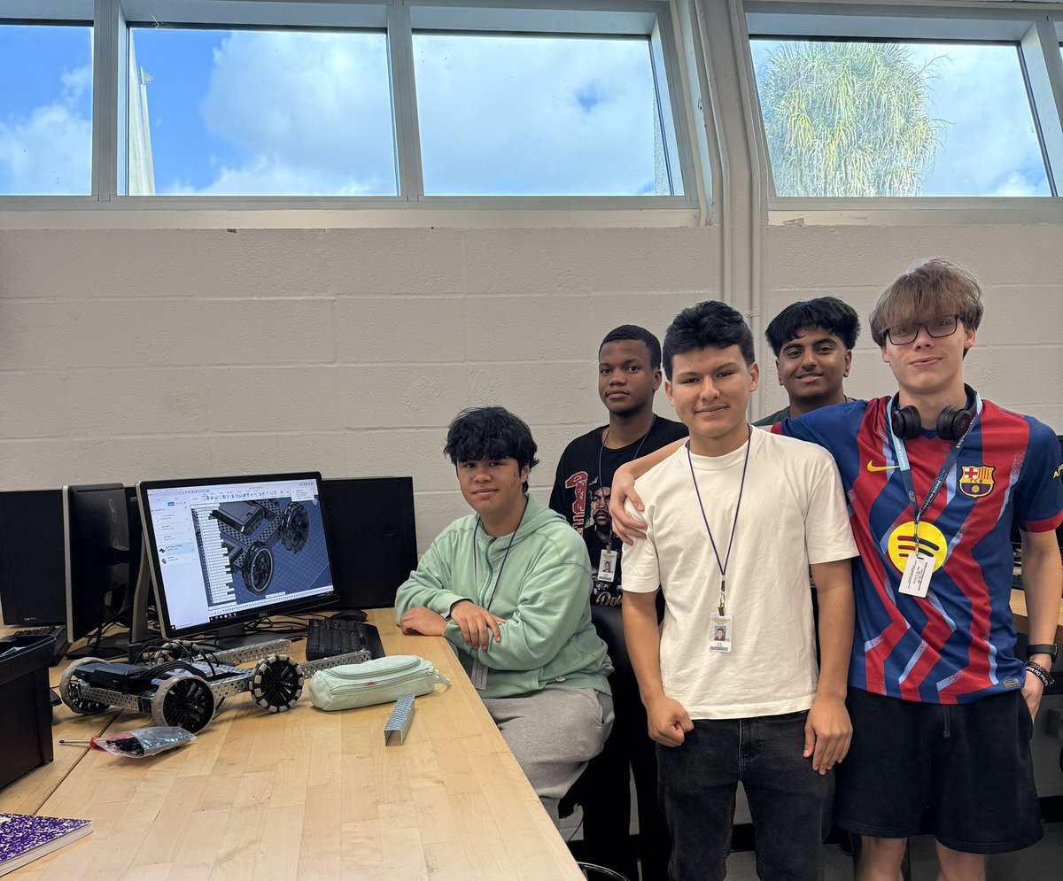 InnovateBroward's tweet photo. 🌱 Magnet Schools Month Spotlight - South Plantation HS Environmental Science students:
👉Sustainable minds 
🔧 Converting a golf cart from gas to hydrogen
☀️Solar race car- returning soon
🍽️ Composting food waste &amp; nourishing the garden
@browardschools @DrKFried https://t.co/rotKNysOEI